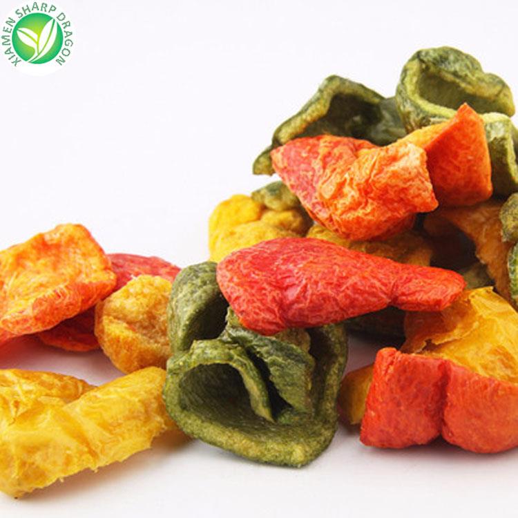 Fried red green yellow bell pepper chips for retail vegetable snack procurement